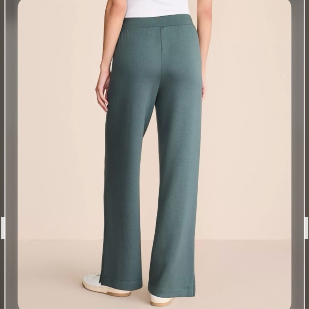 Lou & Grey Scubasoft Side Slit Straight Leg Pants in Deep Delphinium Size XS - Picture 3 of 3